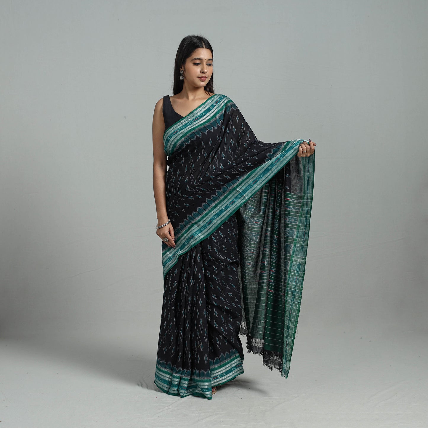 Black - Ikat Weave Handloom Cotton Sambalpuri Saree 07