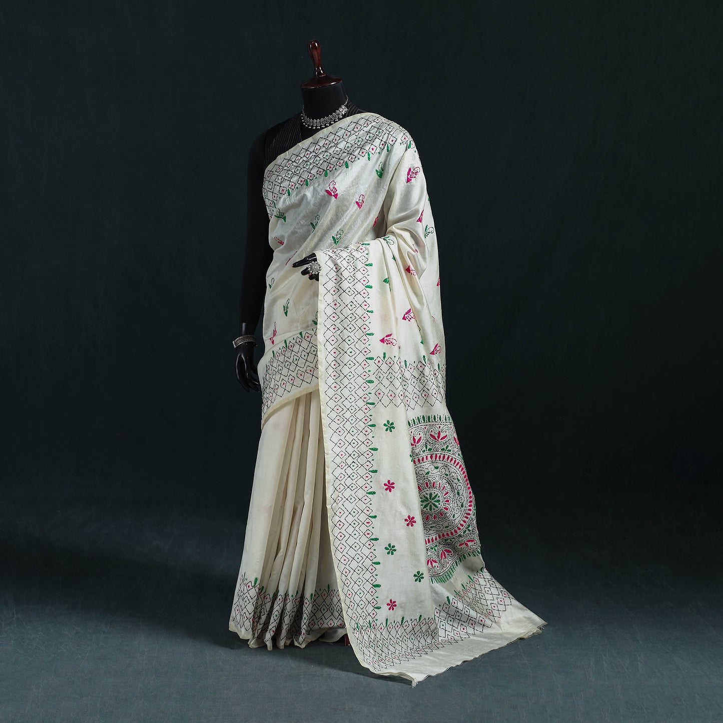 White - Bengal Hand Embroidery Silk Nakshi Kantha Saree 20