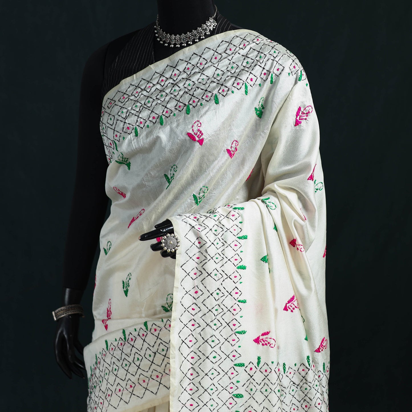 White - Bengal Hand Embroidery Silk Nakshi Kantha Saree 20