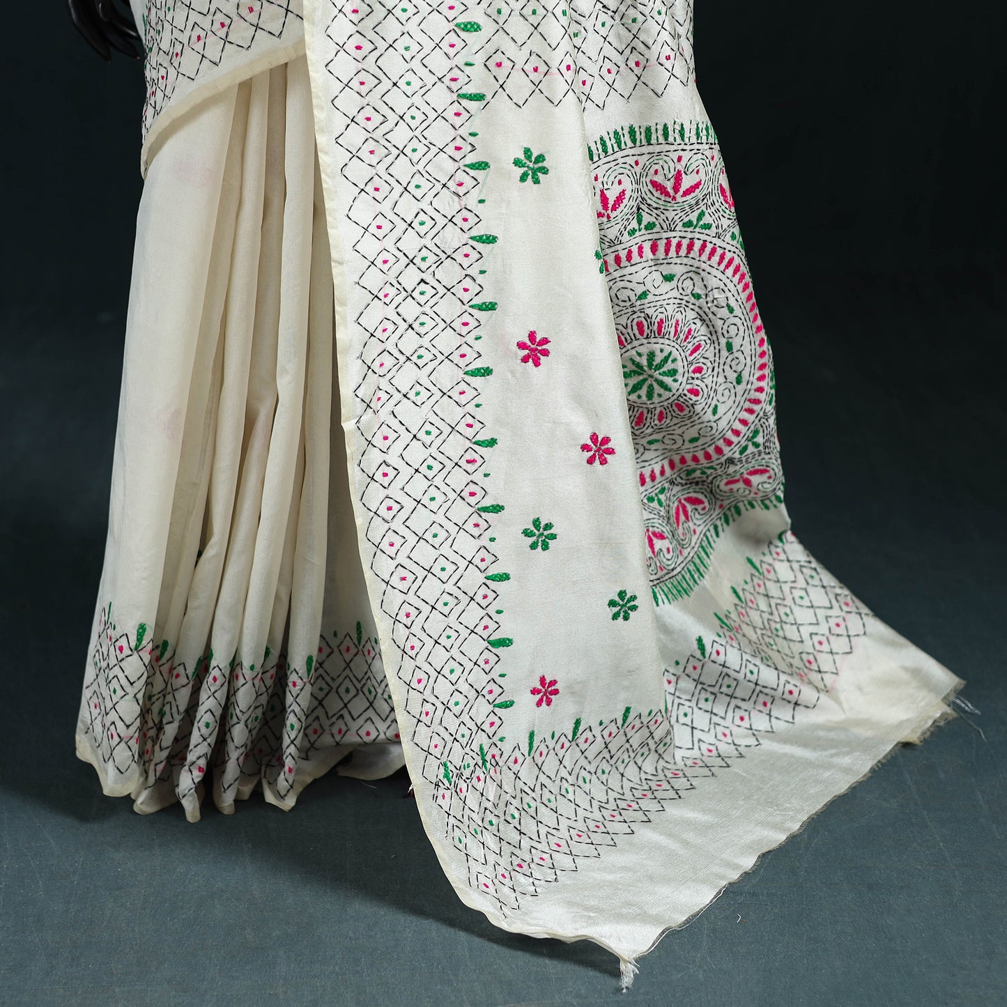 White - Bengal Hand Embroidery Silk Nakshi Kantha Saree 20