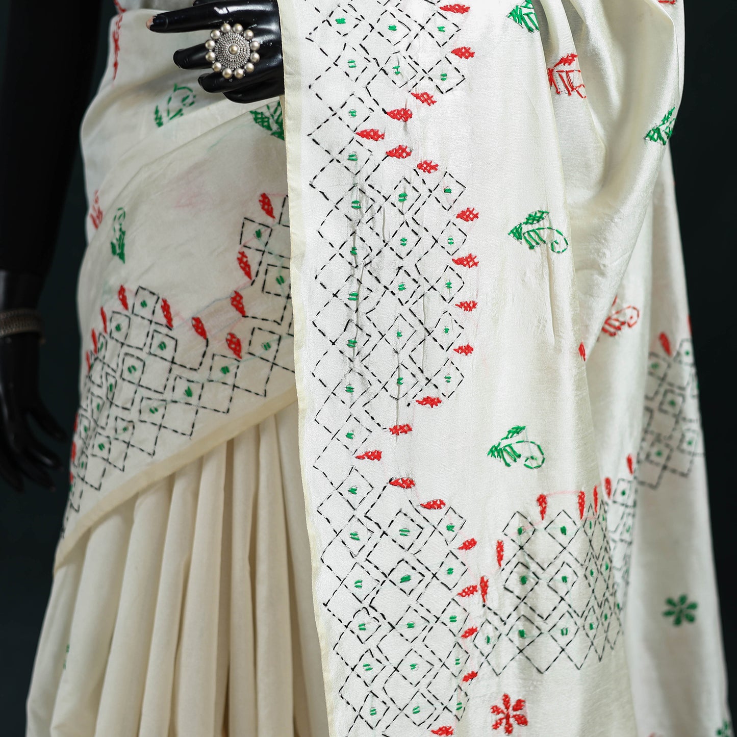 White - Bengal Hand Embroidery Silk Nakshi Kantha Saree 23