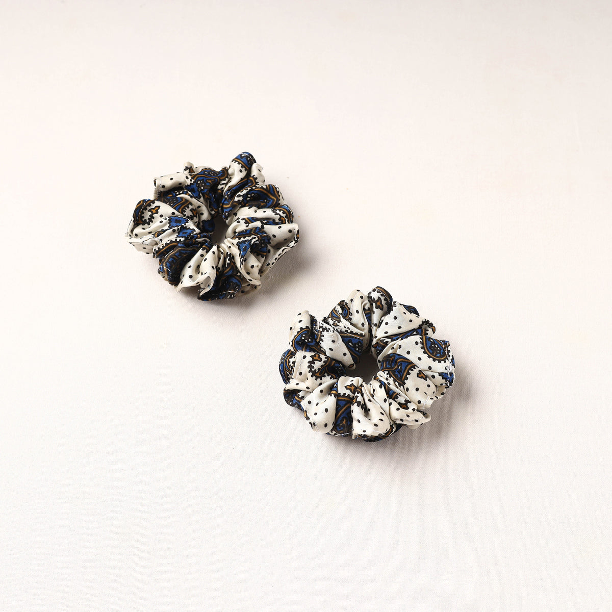 Handmade Fabart Rubber Band/Scrunchies (Set of 2) 02