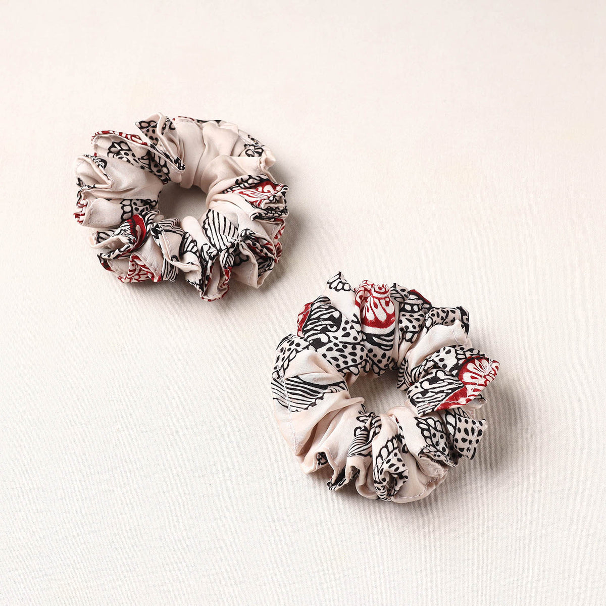Handmade Fabart Rubber Band/Scrunchies (Set of 2) 03