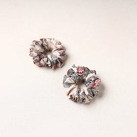 Handmade Fabart Rubber Band/Scrunchies (Set of 2) 03