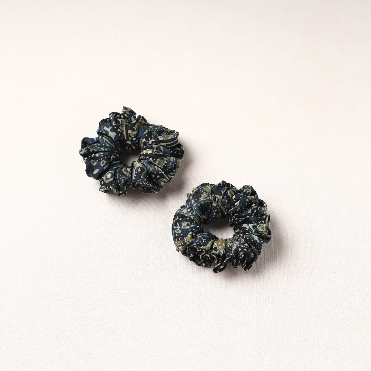 Handmade Fabart Rubber Band/Scrunchies (Set of 2) 07