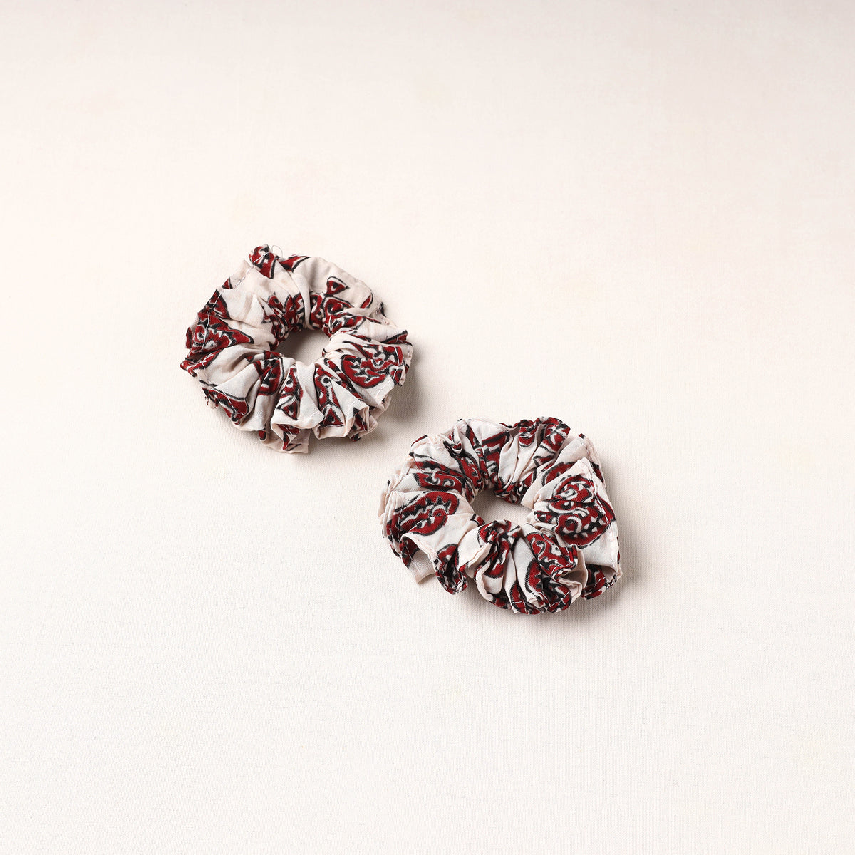 Handmade Fabart Rubber Band/Scrunchies (Set of 2) 14