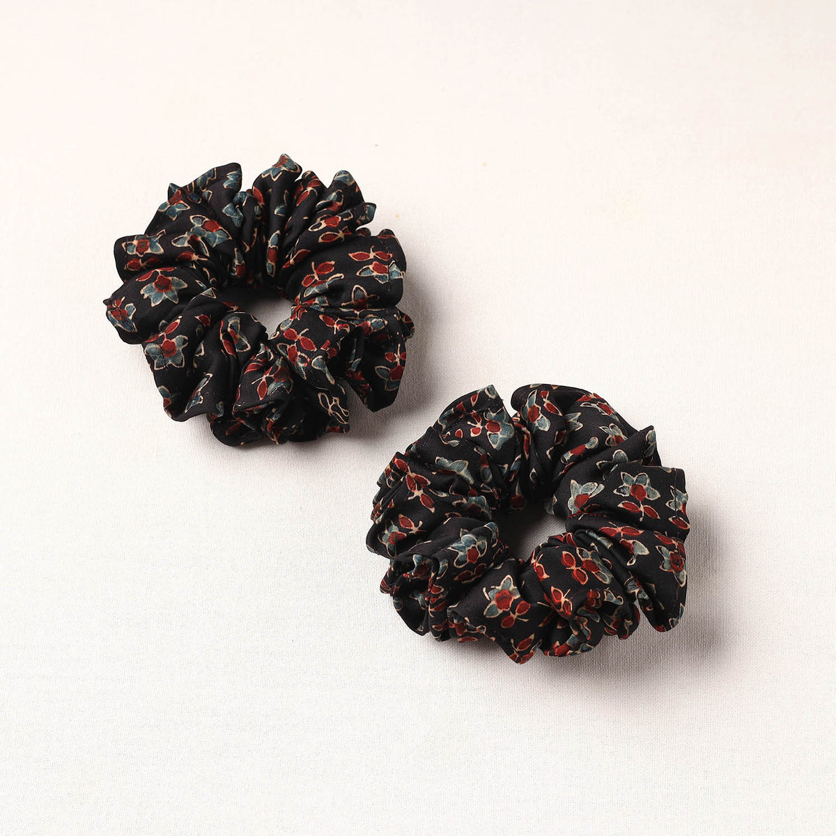 Handmade Fabart Rubber Band/Scrunchies (Set of 2) 16