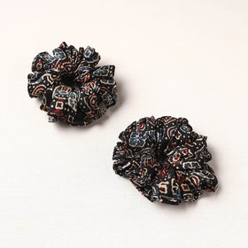 Handmade Fabart Rubber Band/Scrunchies (Set of 2) 17