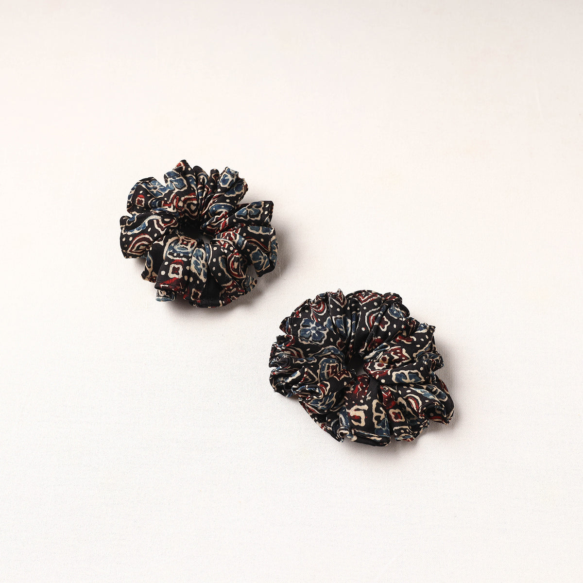 Handmade Fabart Rubber Band/Scrunchies (Set of 2) 17