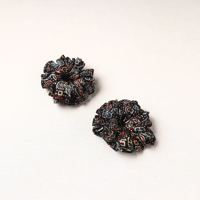 Handmade Fabart Rubber Band/Scrunchies (Set of 2) 17