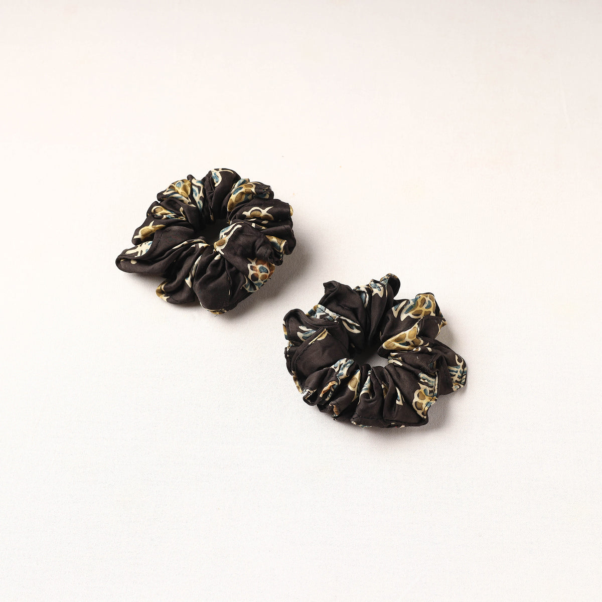 Handmade Fabart Rubber Band/Scrunchies (Set of 2) 23
