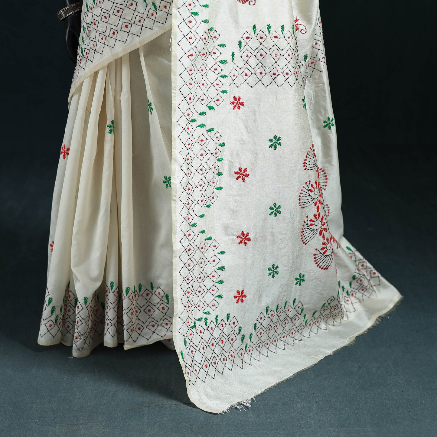 White - Bengal Hand Embroidery Silk Nakshi Kantha Saree 30