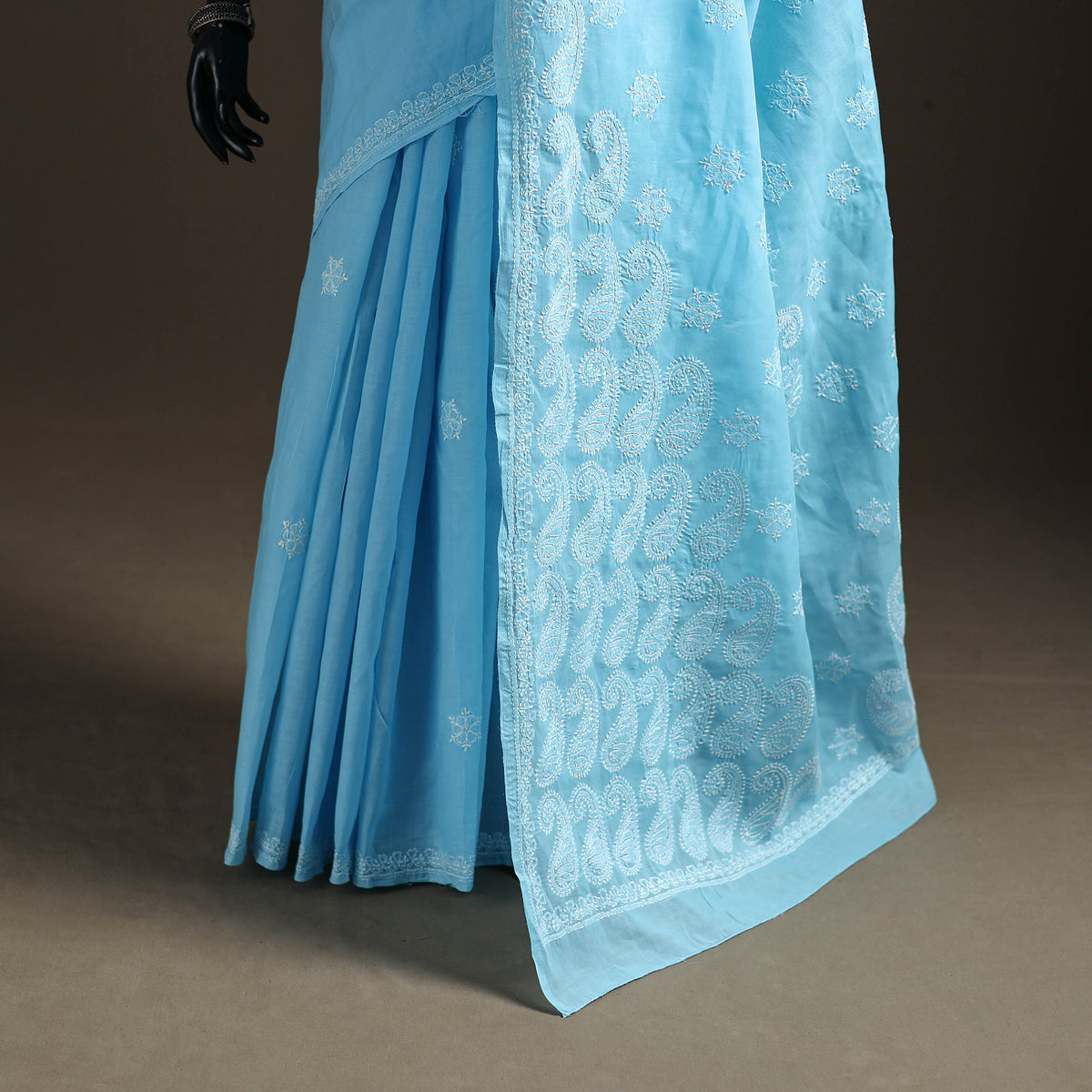 Hand Embroidered Terivoile Cotton Lucknowi Chikankari Saree 17