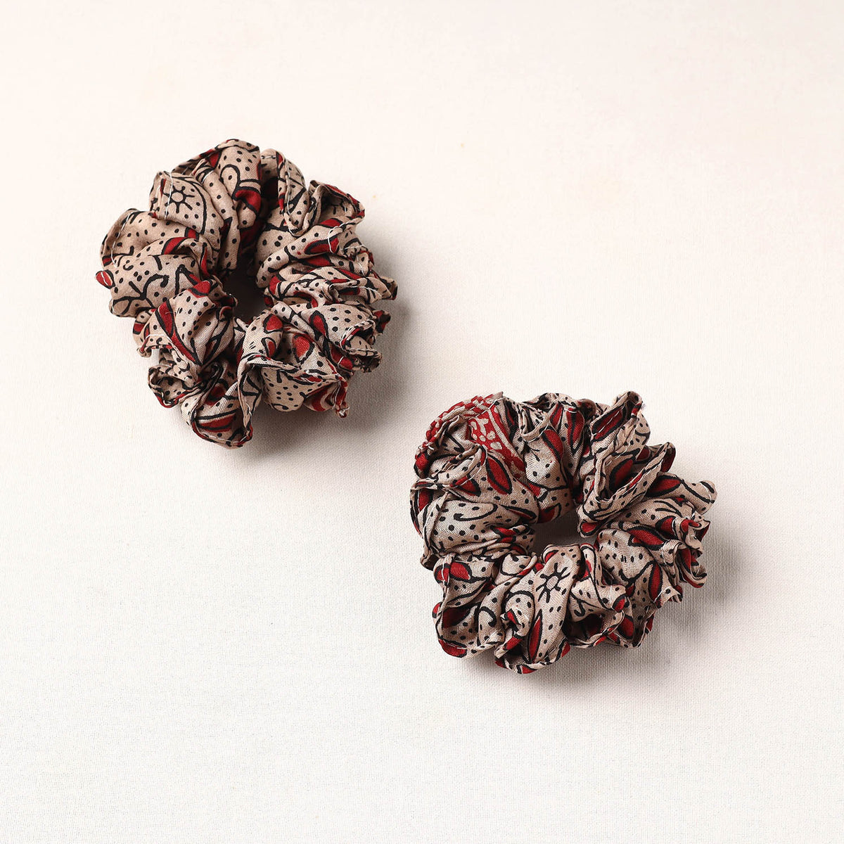 Handmade Fabart Rubber Band/Scrunchies (Set of 2) 40