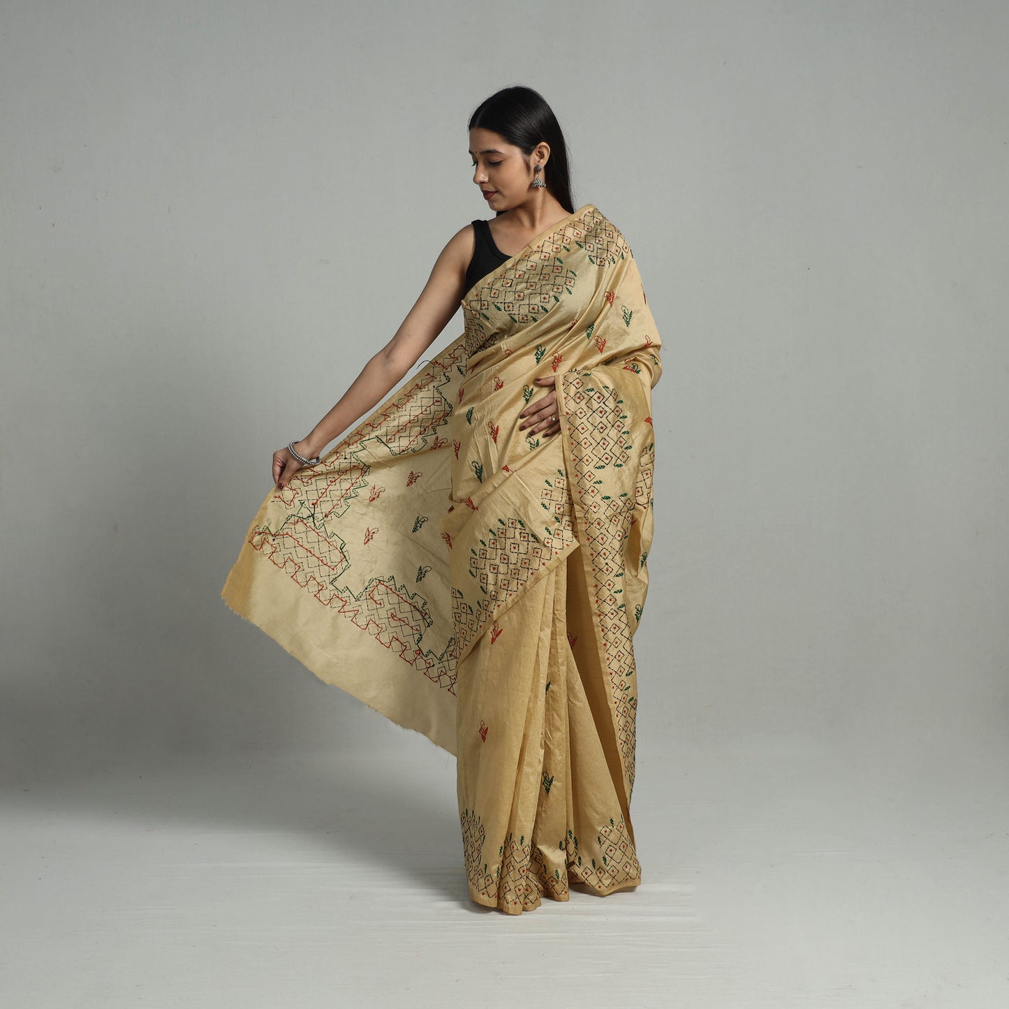 Beige - Handcrafted Bengal Nakshi Kantha Work Silk Saree 23