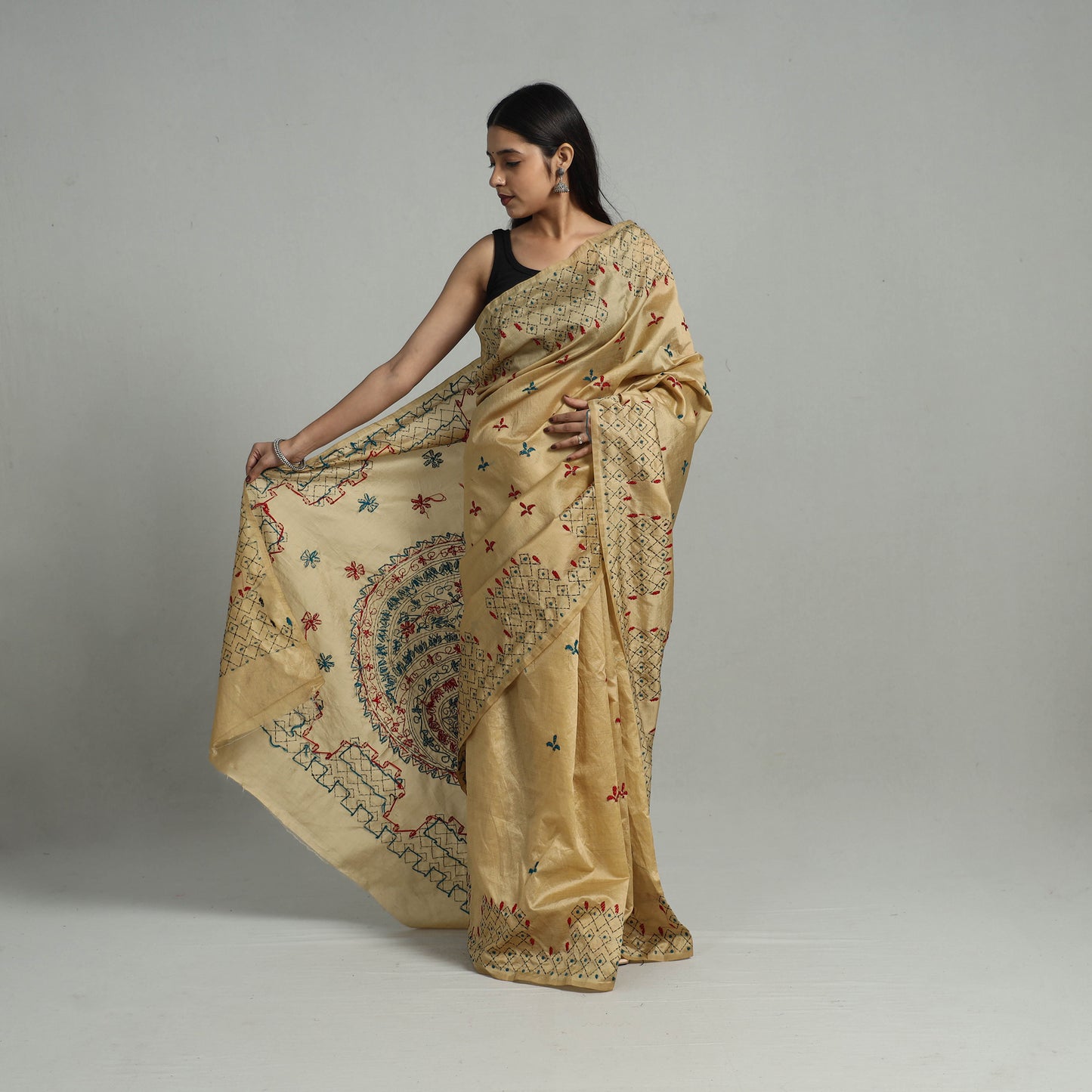 Beige - Handcrafted Bengal Nakshi Kantha Work Silk Saree 24