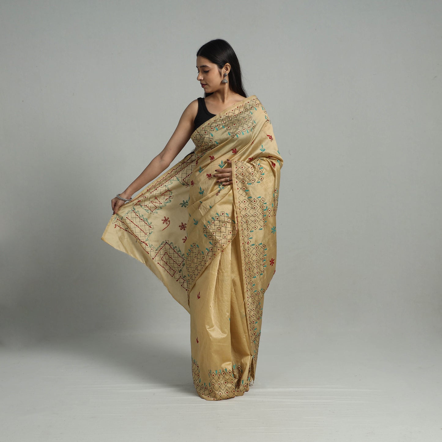 Beige - Handcrafted Bengal Nakshi Kantha Work Silk Saree 25