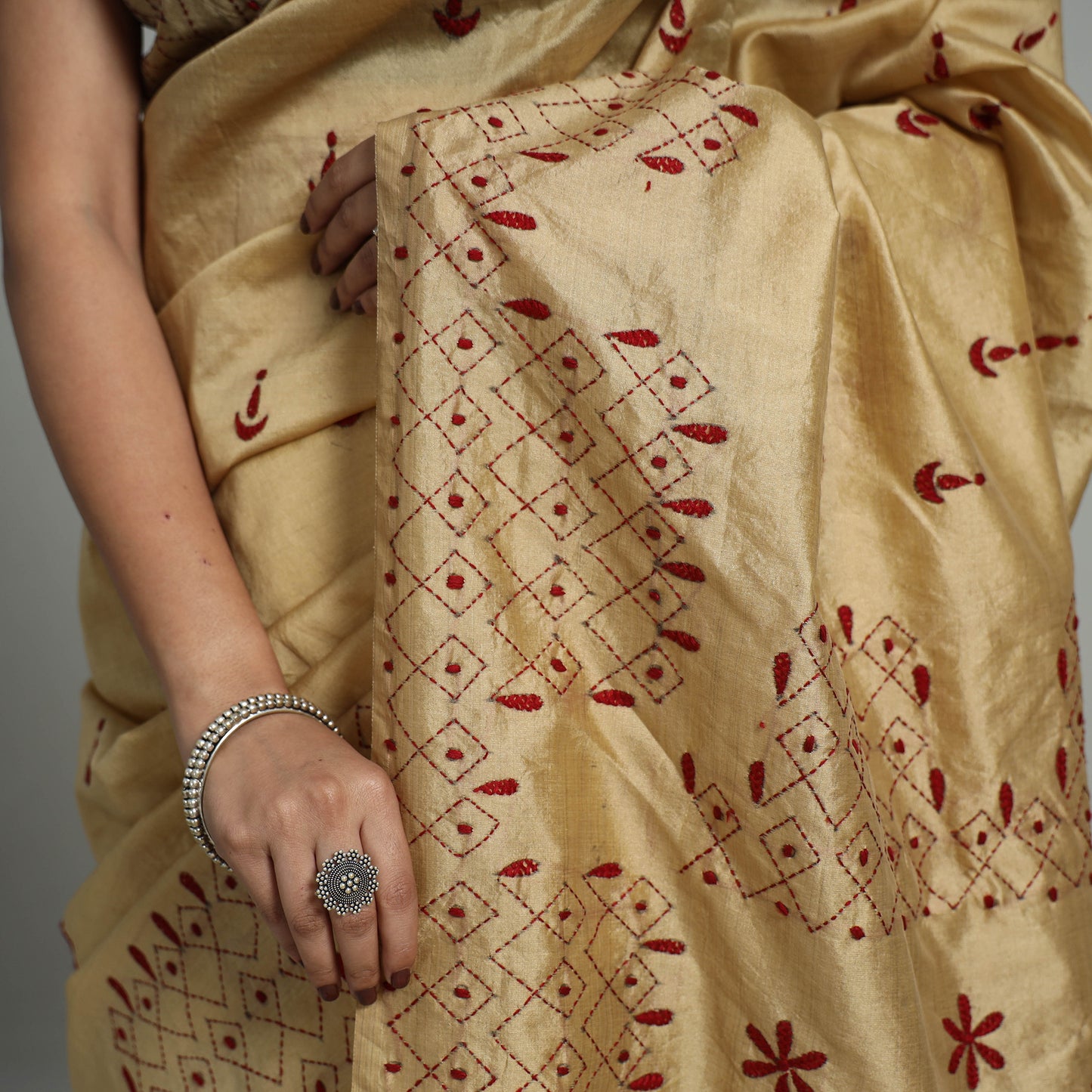 Beige - Handcrafted Bengal Nakshi Kantha Work Silk Saree 28