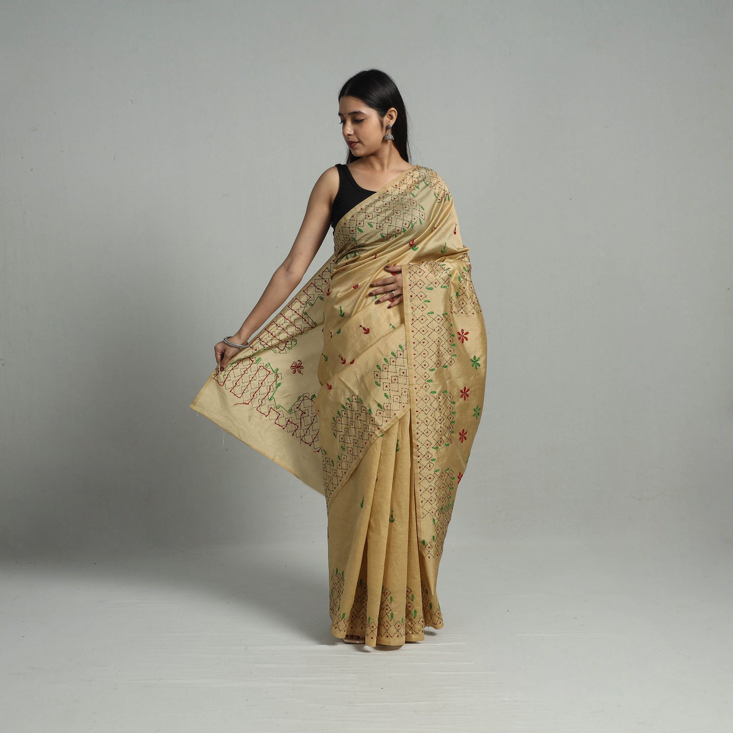 Beige - Handcrafted Bengal Nakshi Kantha Work Silk Saree 29