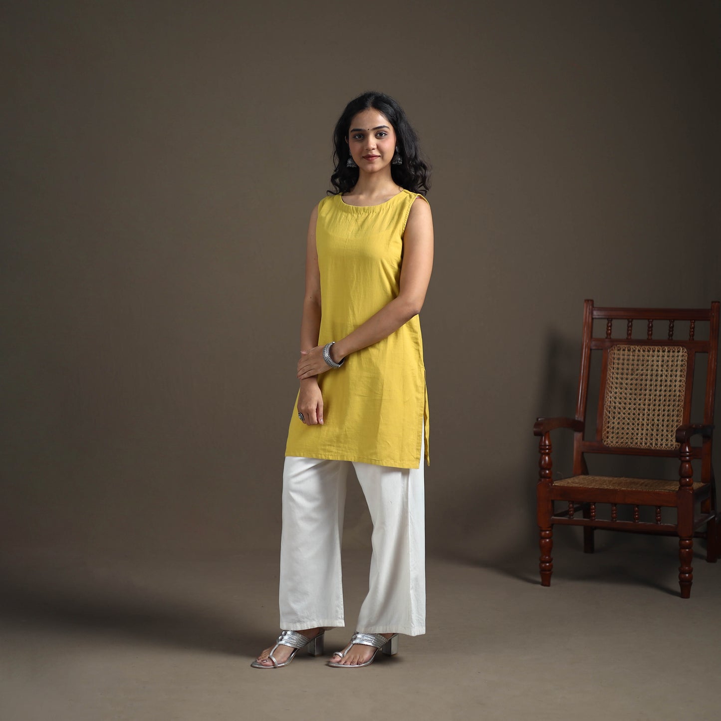 Jacquard Cotton Sleeveless Short Kurta for Women 40