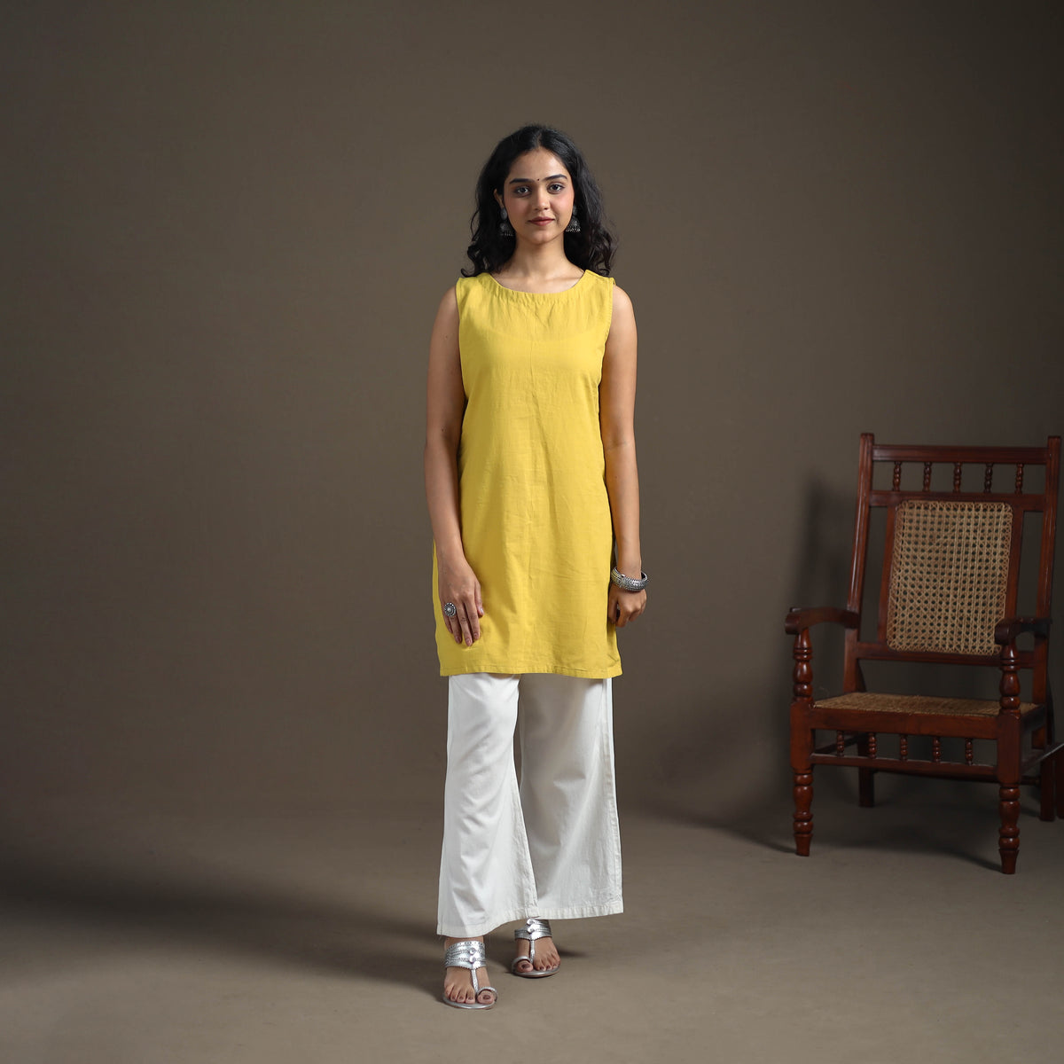 Jacquard Cotton Sleeveless Short Kurta for Women 40