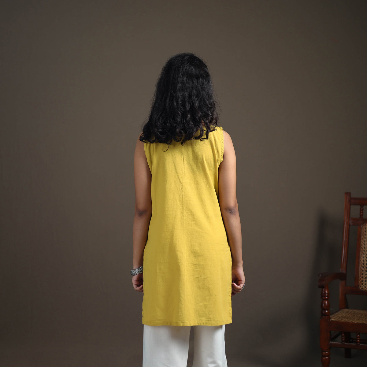 Jacquard Cotton Sleeveless Short Kurta for Women 40