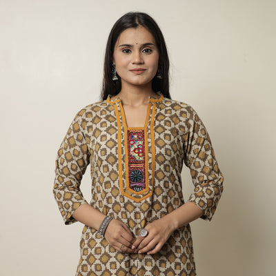 Buy Akola Hand Block Printed Cotton Straight Kurta with Kutch Embroidery Patchwork 30 Online at iTokri.com
