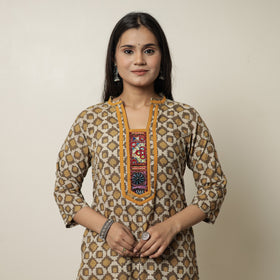 Buy Akola Hand Block Printed Cotton Straight Kurta with Kutch Embroidery Patchwork 30 Online at iTokri.com