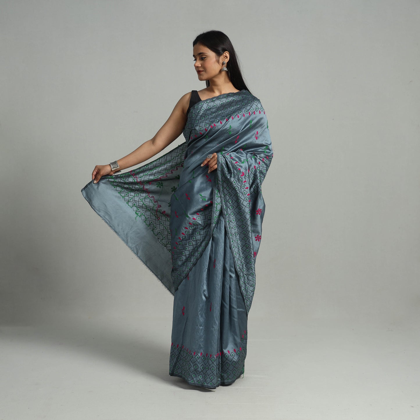 Grey - Handcrafted Bengal Nakshi Kantha Work Silk Saree 44