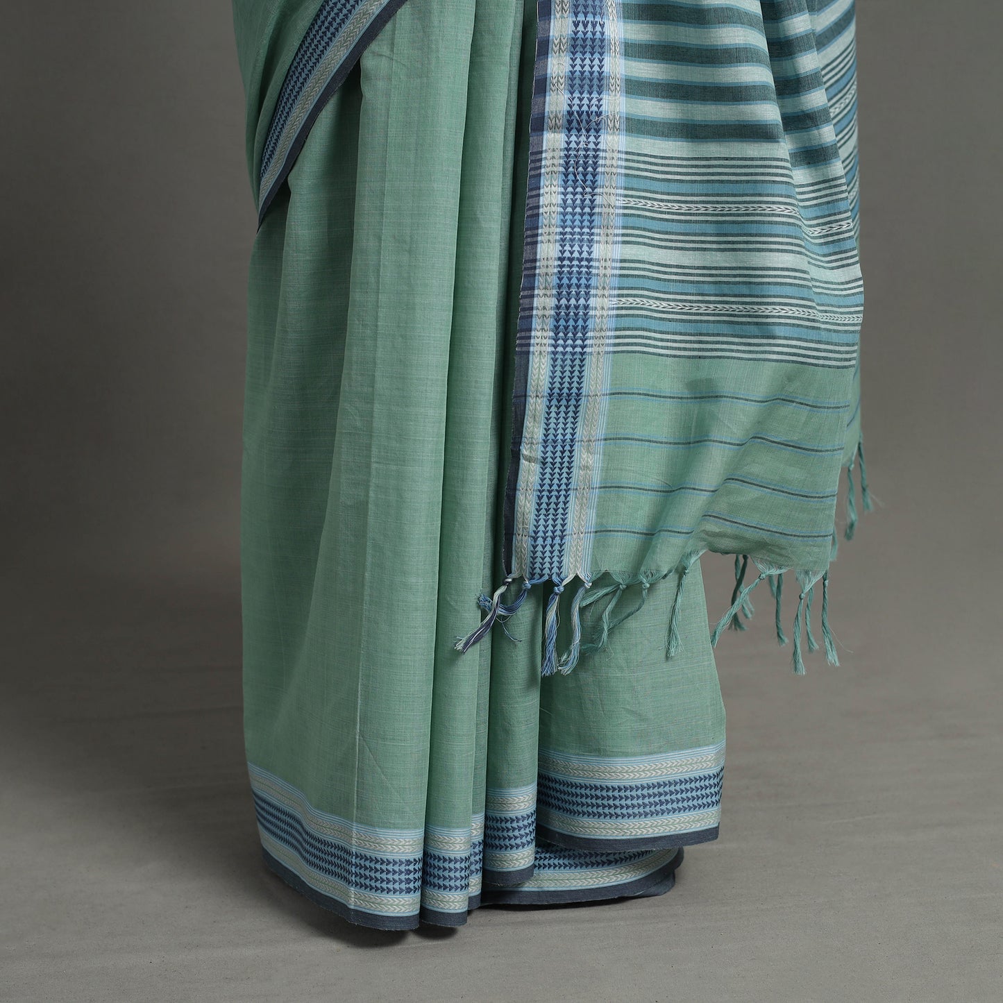 Green - Bengal Handwoven Cotton Plain Begampuri Saree 19