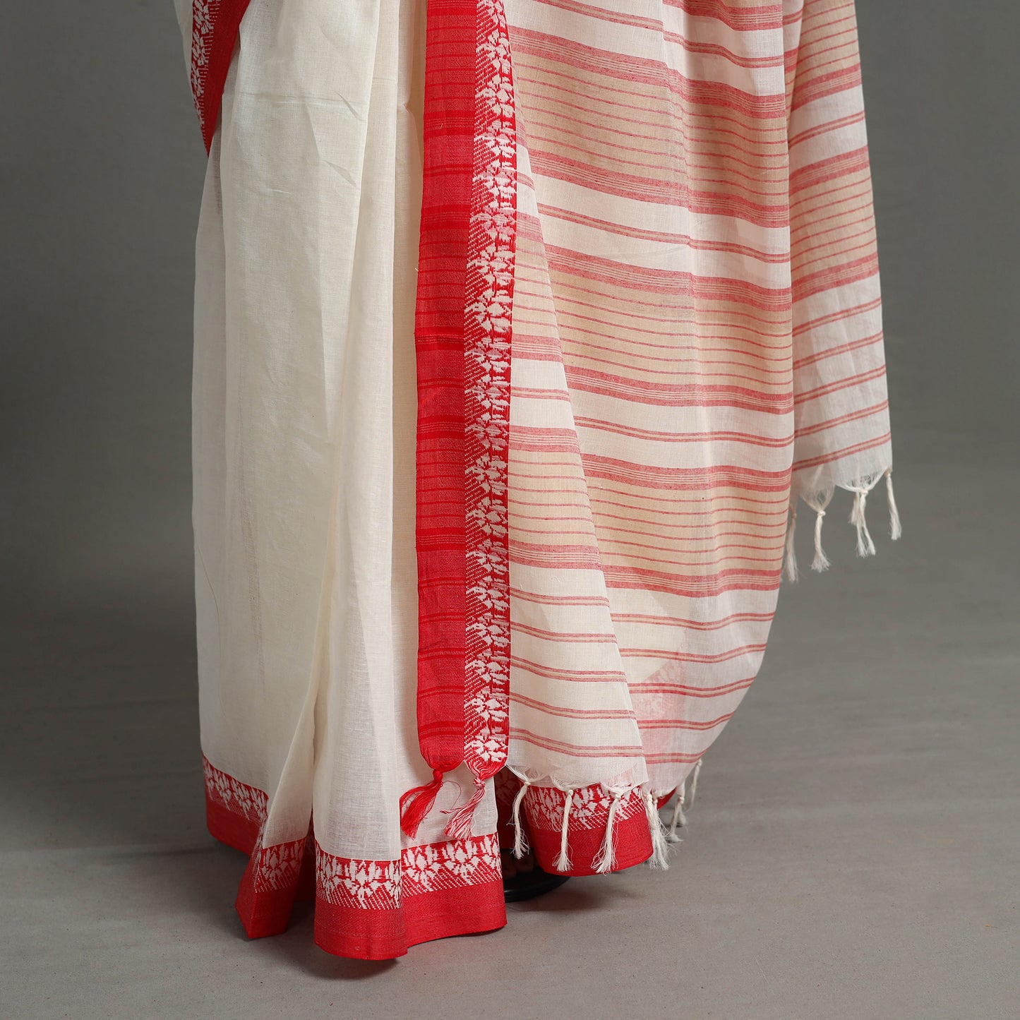 White - Bengal Handwoven Cotton Plain Begampuri Saree 20