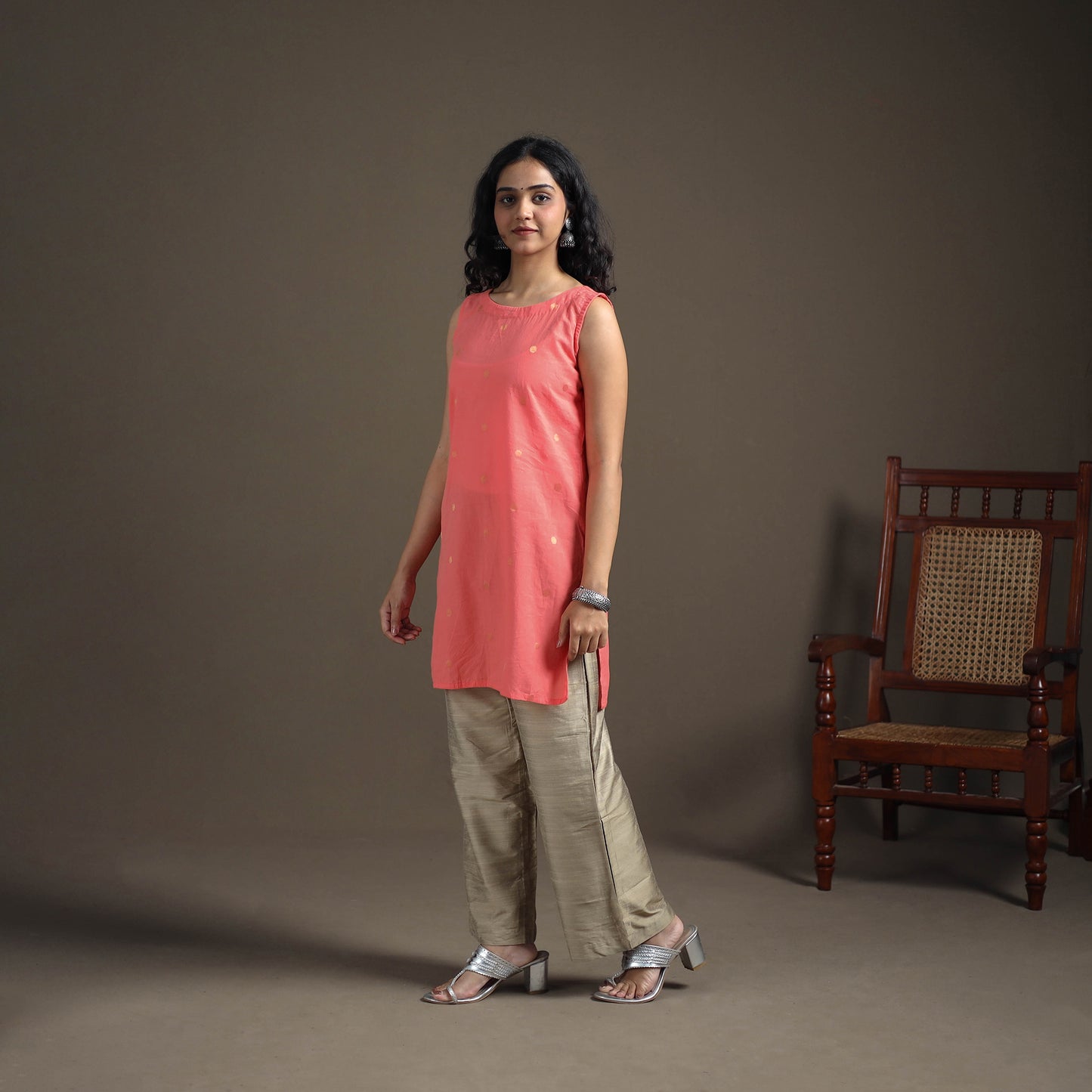 Jacquard Cotton Sleeveless Short Kurta for Women 38