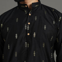 Zari Buti Spun Dupion Viscose Silk Plain Men Kurta 09