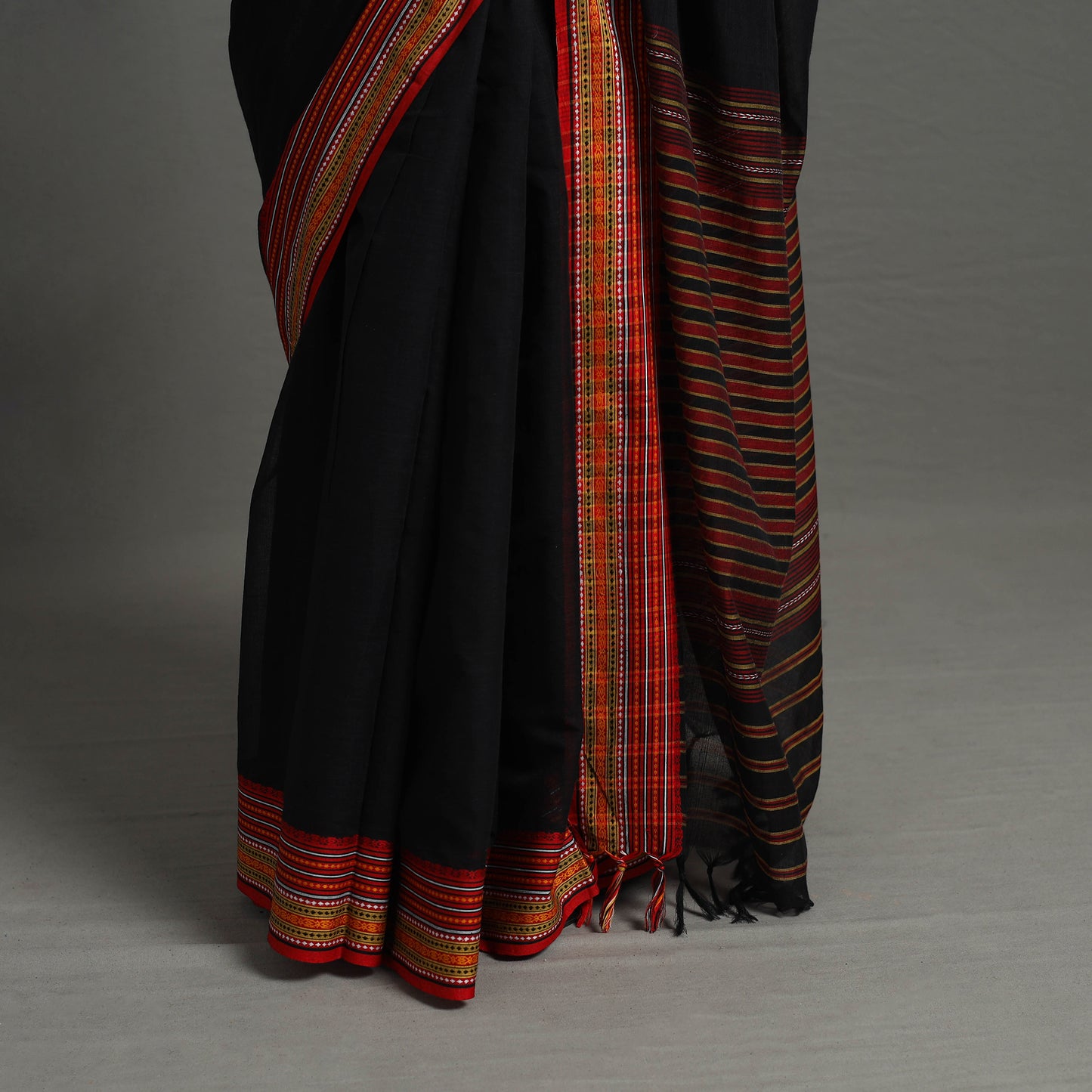 Black - Bengal Handwoven Cotton Plain Begampuri Saree 23