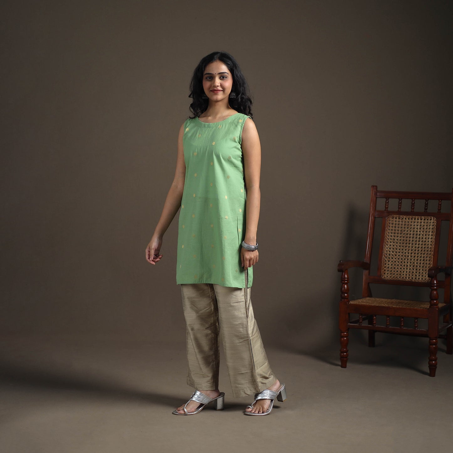 Jacquard Cotton Sleeveless Short Kurta for Women 37