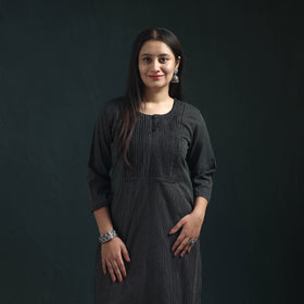 Plain Running Stitch Pintuck Cotton Straight Long Kurta for women 04