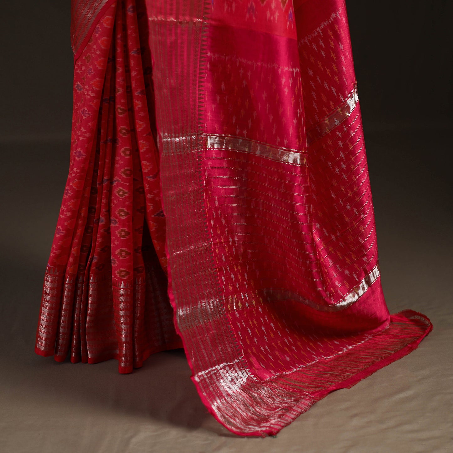 Pink - Traditional Pochampally Ikat Handwoven Pure Silk Pattu Saree with Rudraksha Border 04