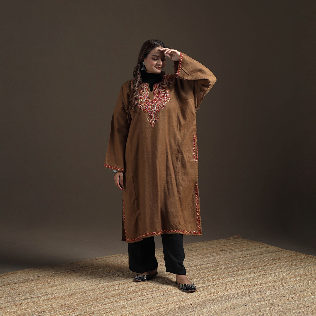 Kashmiri Sozni Hand Embroidered Handwoven Merino Wool Pheran 02