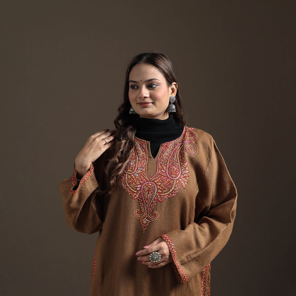Kashmiri Sozni Hand Embroidered Handwoven Merino Wool Pheran 02