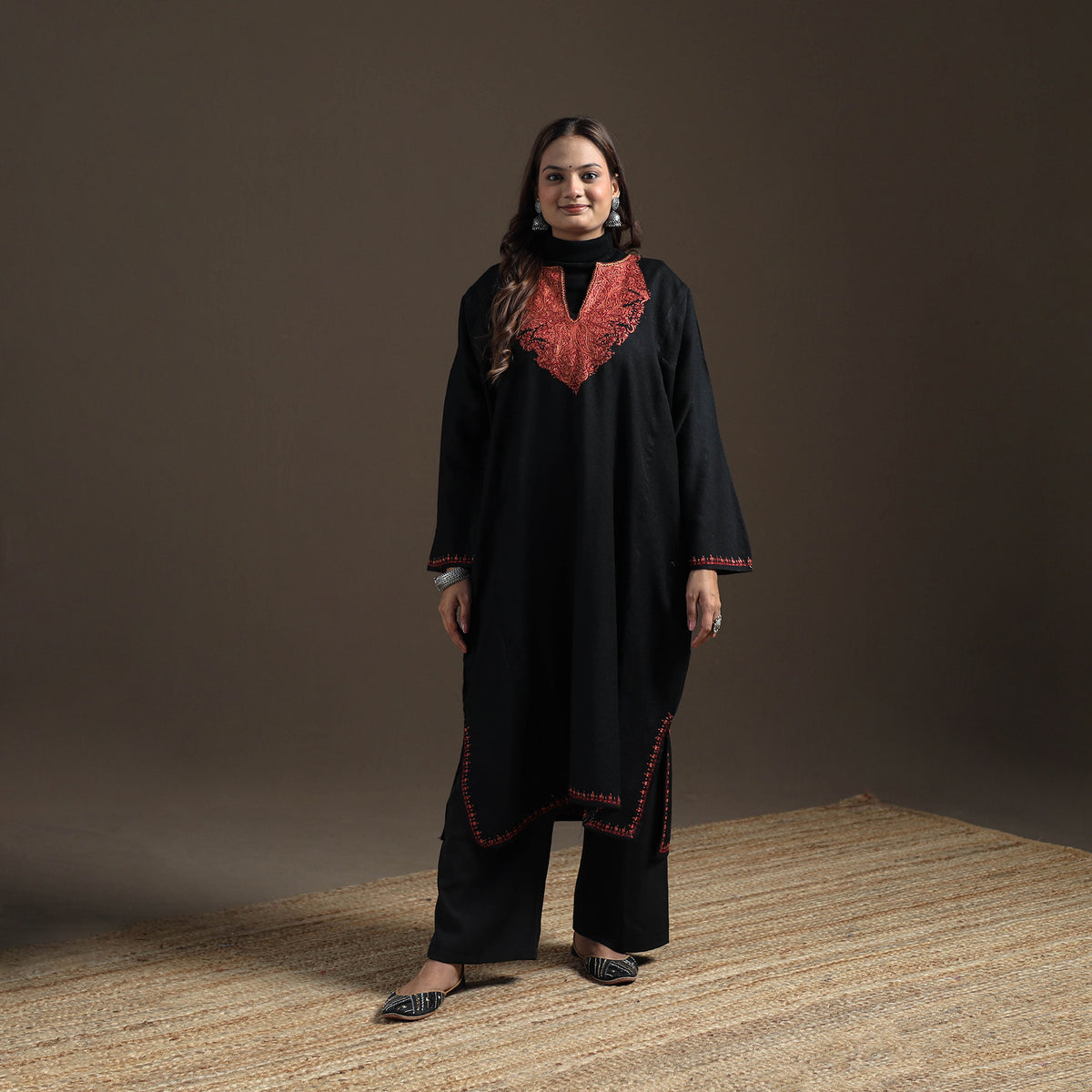 Kashmiri Sozni Hand Embroidered Handwoven Merino Wool Pheran 04