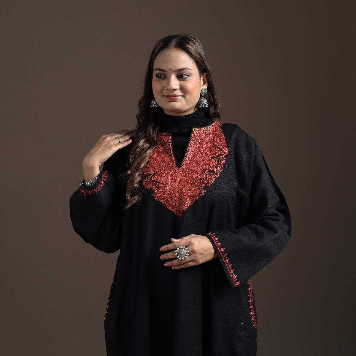 Kashmiri Sozni Hand Embroidered Handwoven Merino Wool Pheran 04