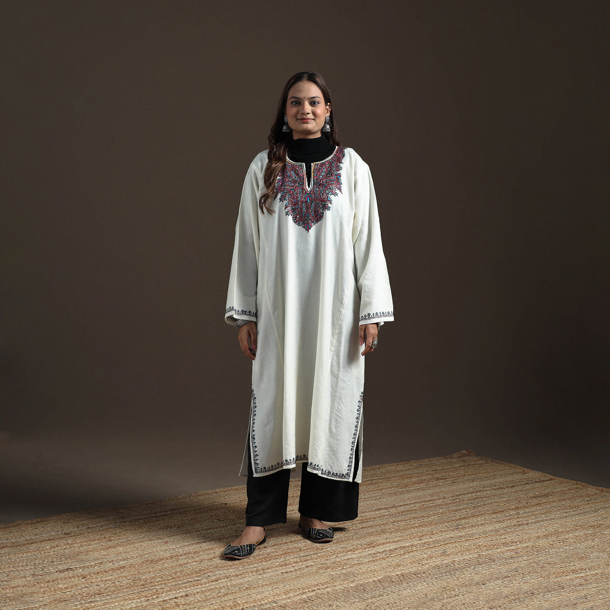 Kashmiri Sozni Hand Embroidered Handwoven Merino Wool Pheran 05
