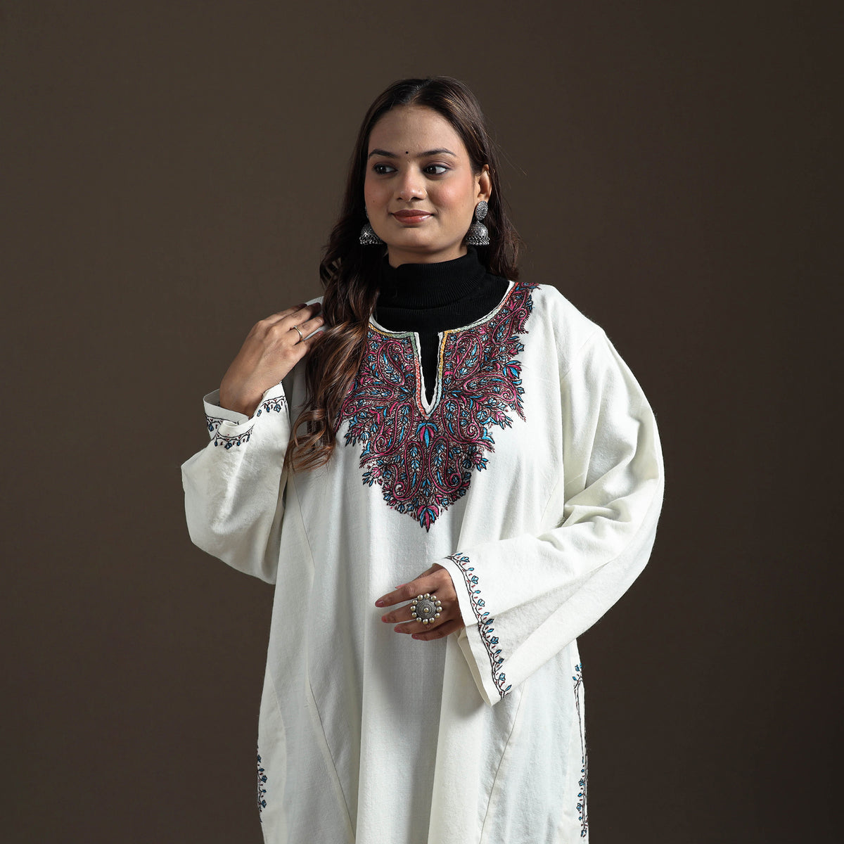 Kashmiri Sozni Hand Embroidered Handwoven Merino Wool Pheran 05