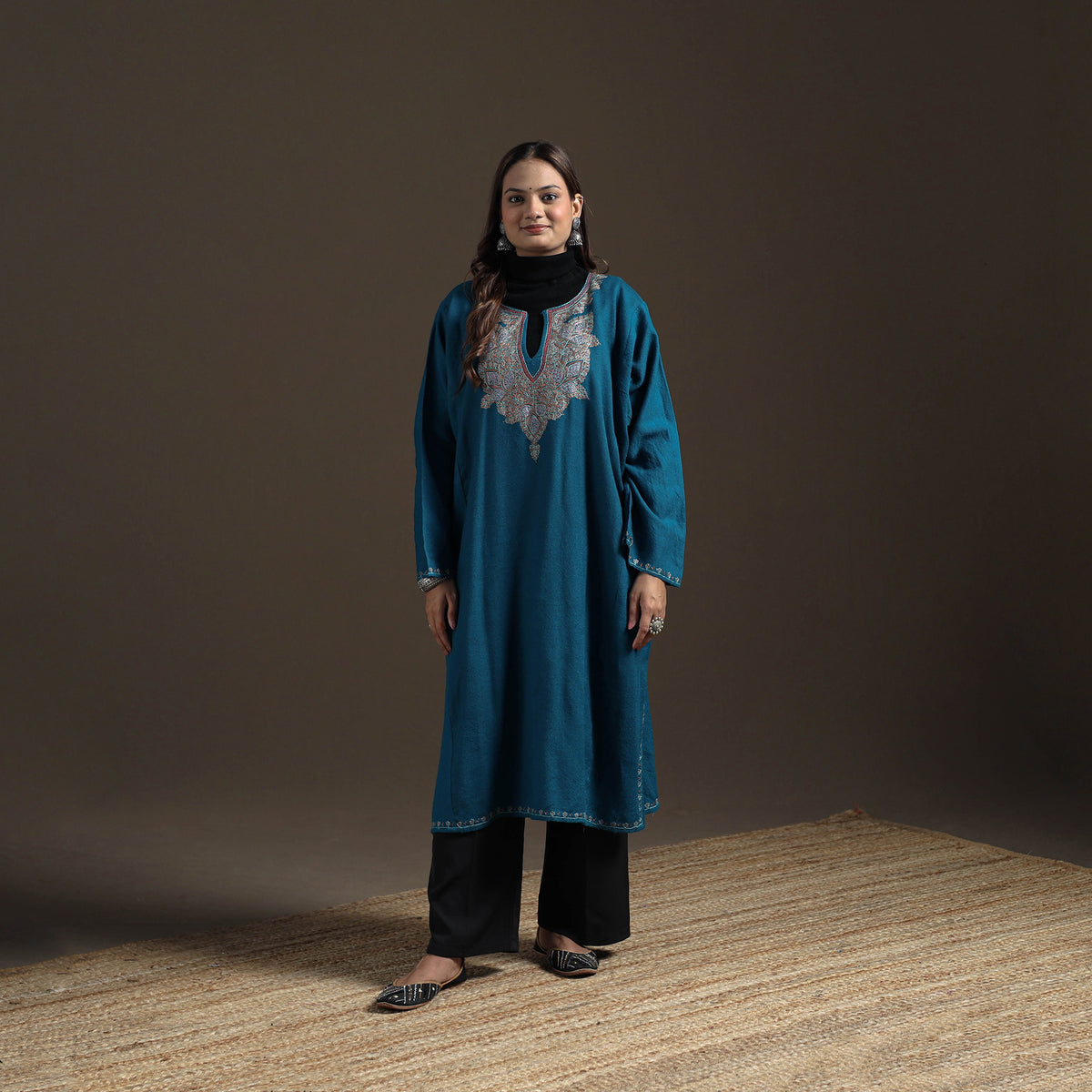 Kashmiri Sozni Hand Embroidered Handwoven Merino Wool Pheran 07