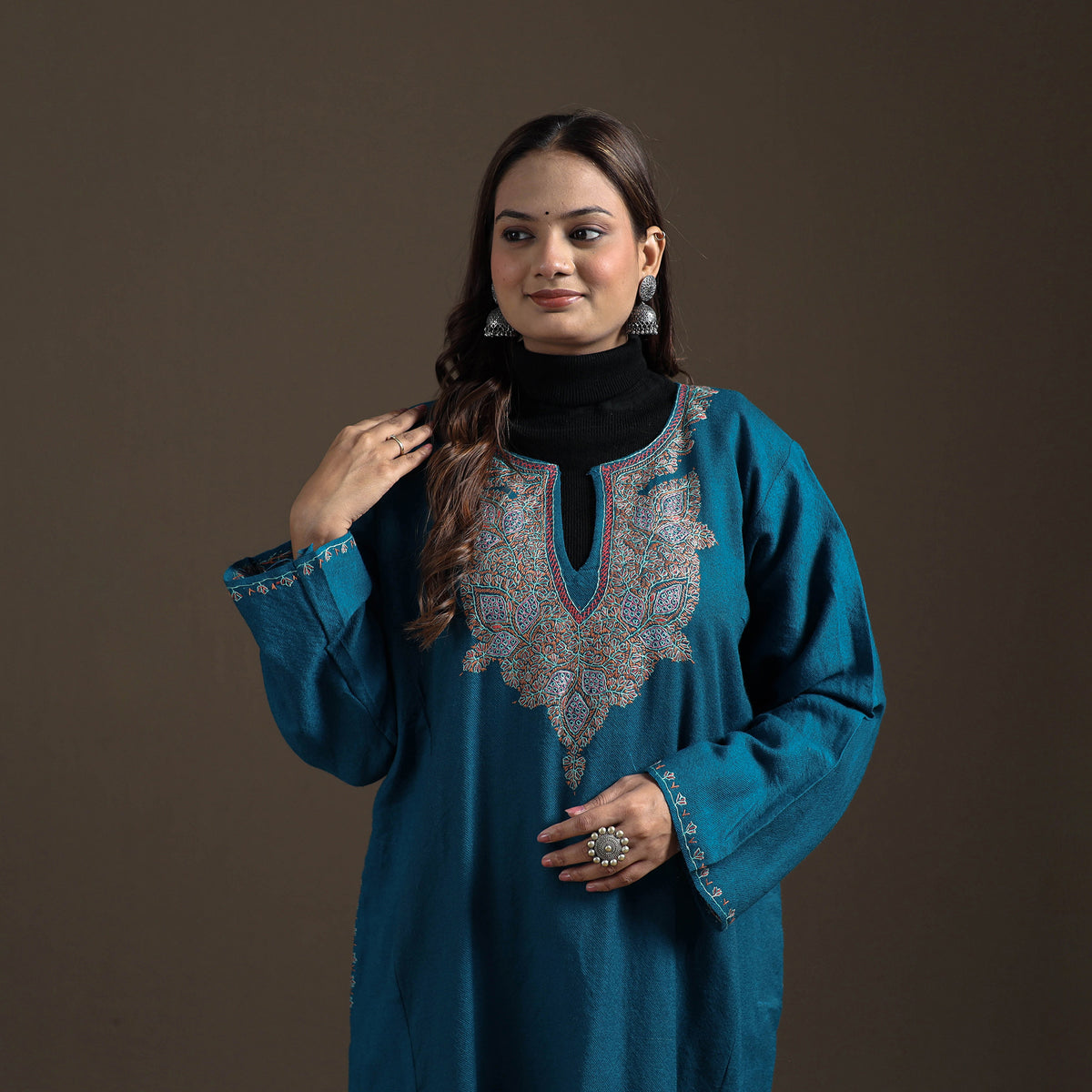 Kashmiri Sozni Hand Embroidered Handwoven Merino Wool Pheran 07