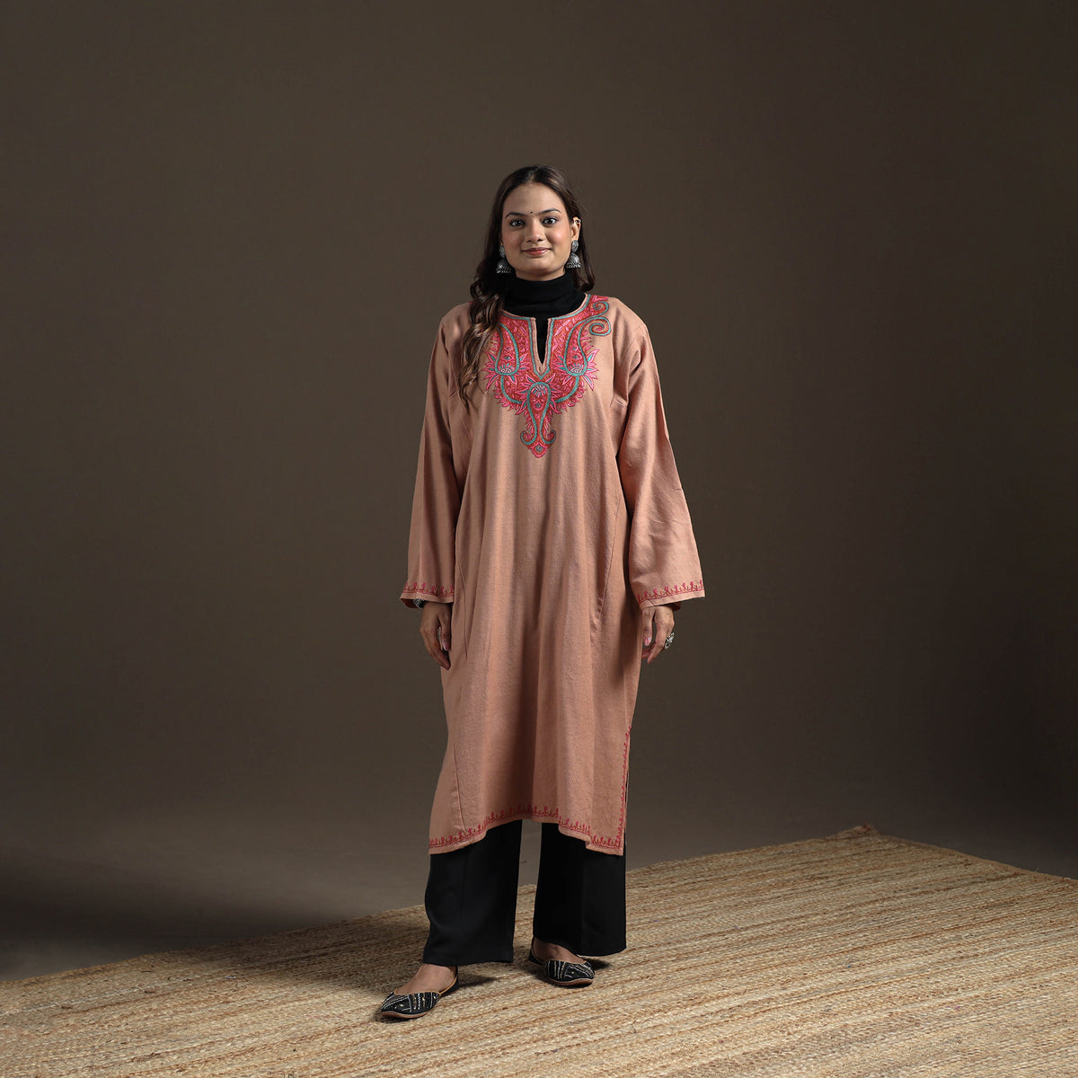Kashmiri Sozni Hand Embroidered Handwoven Merino Wool Pheran 09