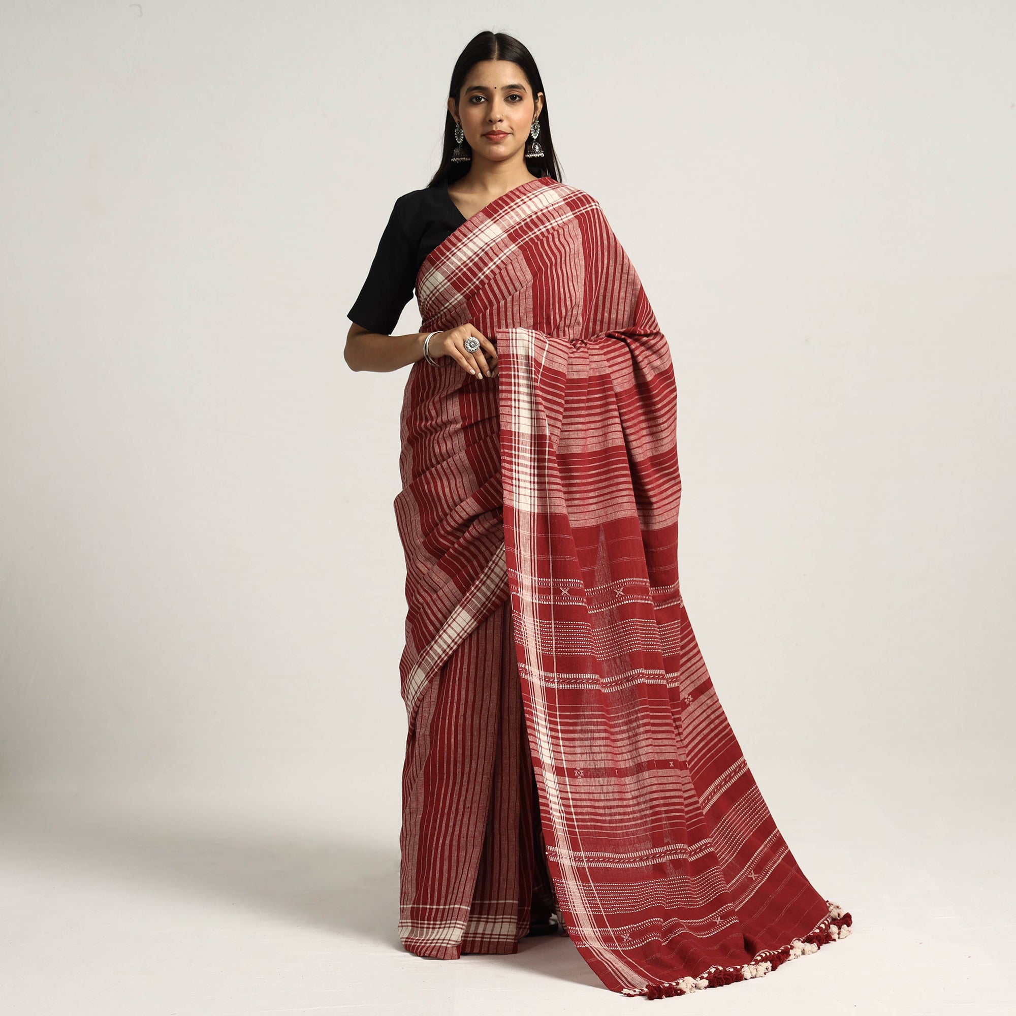 Handloom Pure Kala Cotton Bhujodi – Amrapali Boutique | Saree wearing  styles, Saree look, Stylish sarees