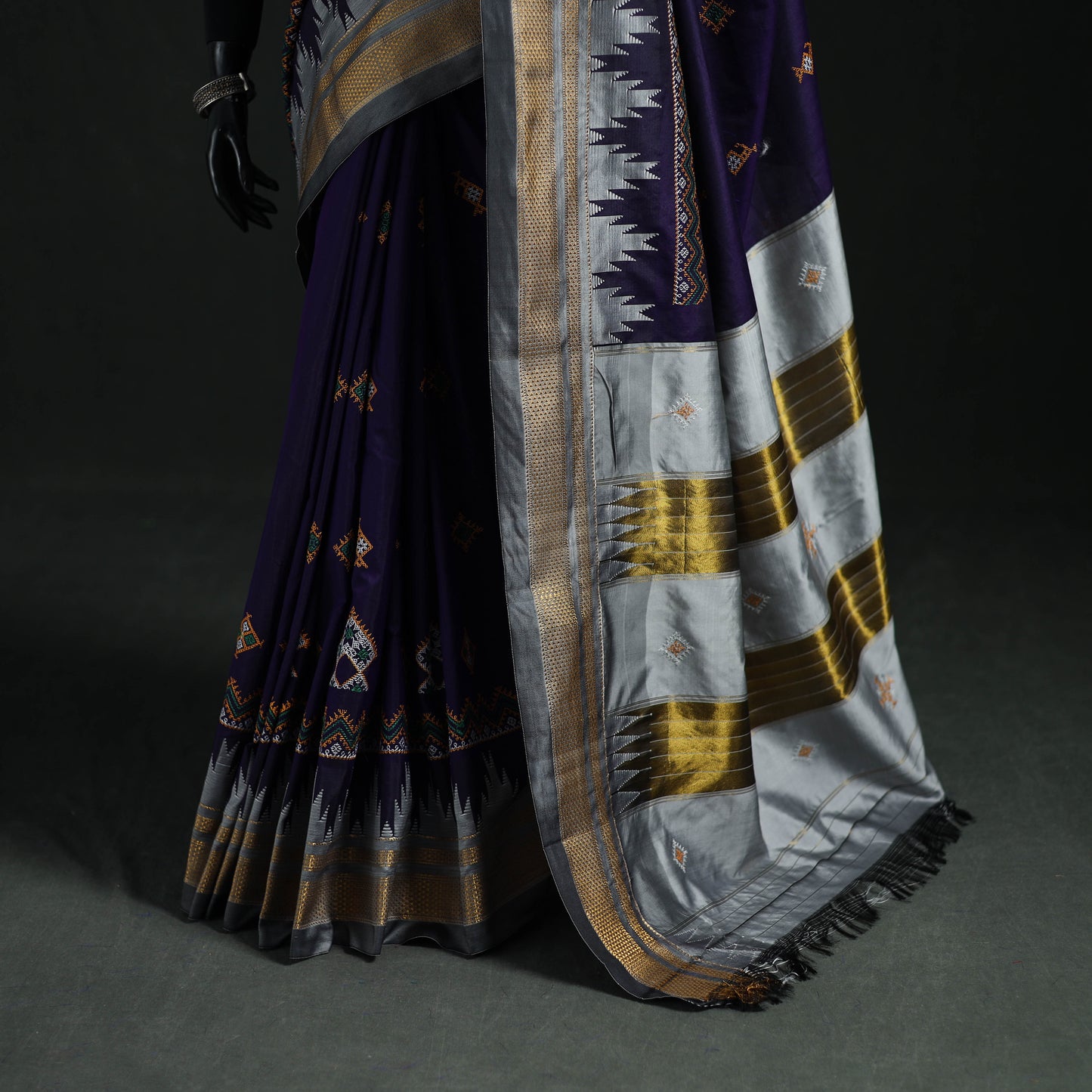Ilkal Weave Kasuti Work Silk Cotton Zari Border Saree with Blouse Piece 14