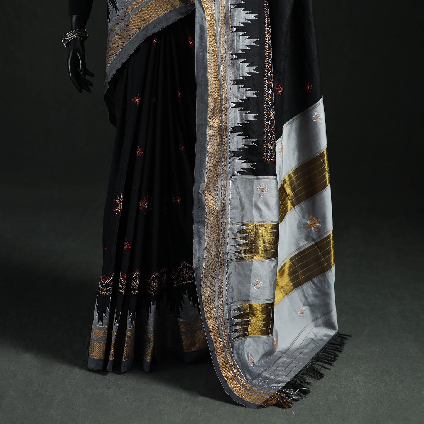 Ilkal Weave Kasuti Work Silk Cotton Zari Border Saree with Blouse Piece 15