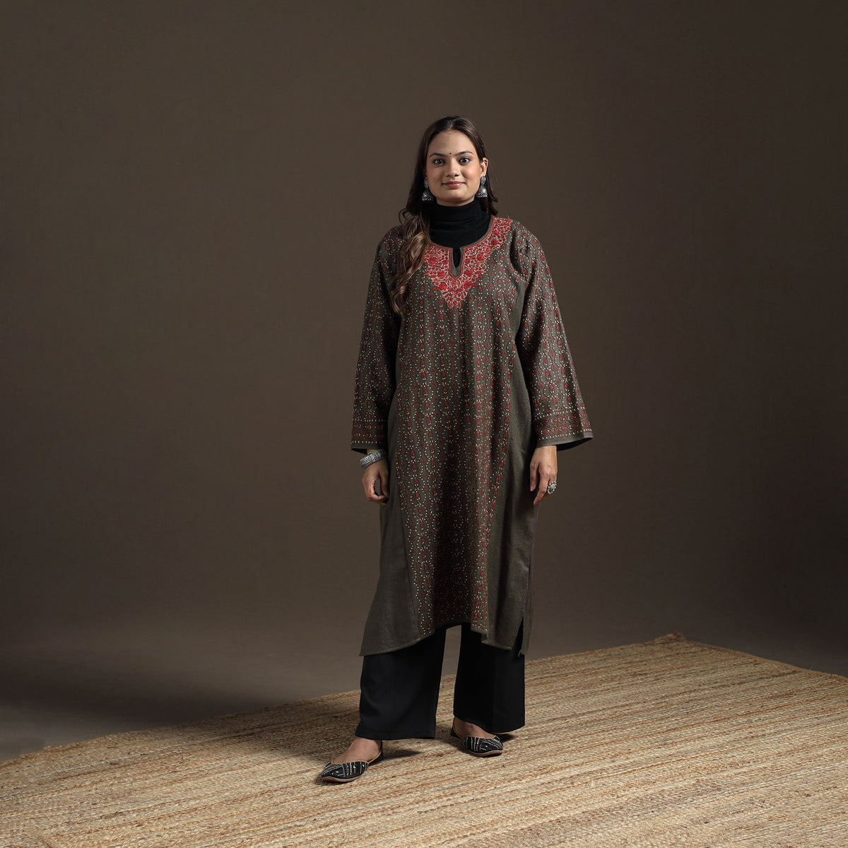 Kashmiri Heavy Sozni Hand Embroidered Handwoven Merino Wool Pheran 23